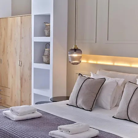 Sunset Rocks Apartment