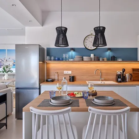 Sunset Rocks Apartment *