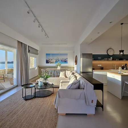 Sunset Rocks Apartment